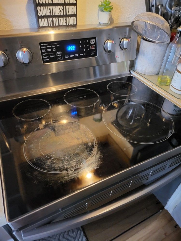 Flet Top Stove Used Good Condition Only Burning Works Oven Works
