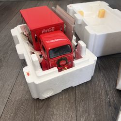 Diecast 1/24 scale Danbury Mint 1950s Coca Cola Christmas Truck brand new with box ! Very detailed Coca-Cola truck 