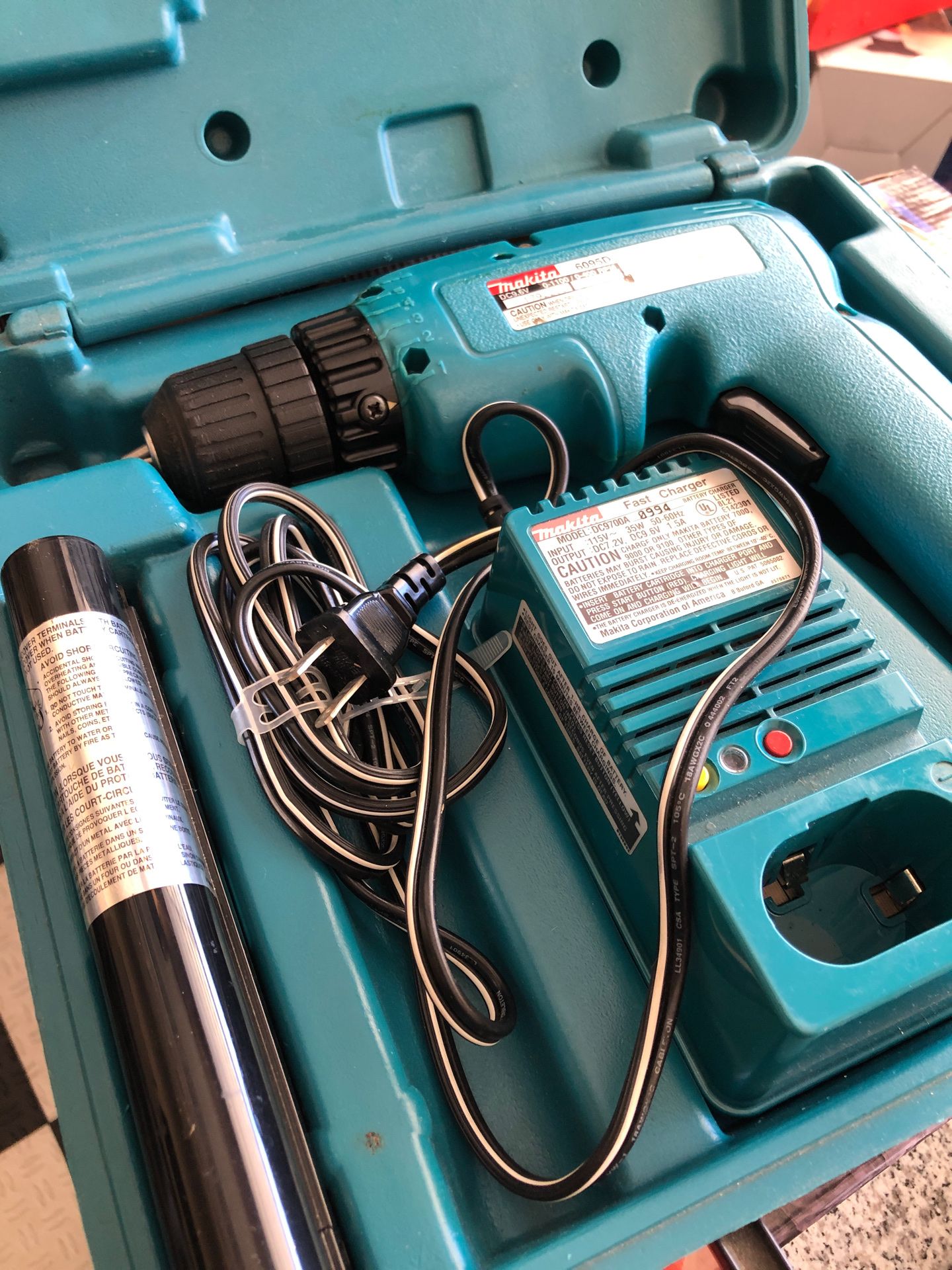 Makita Drill 6095D cordless drill case and charger