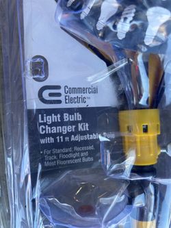 Lightbulb changing pole