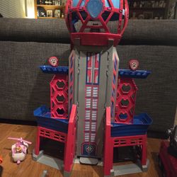 PAW PATROL LOOKOUT AND VEHICLES