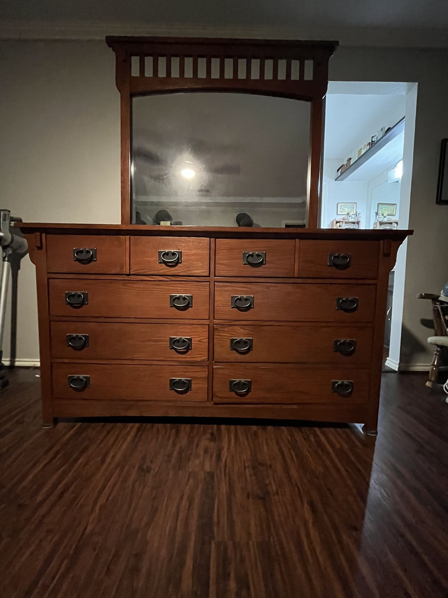 Dresser With Mirror