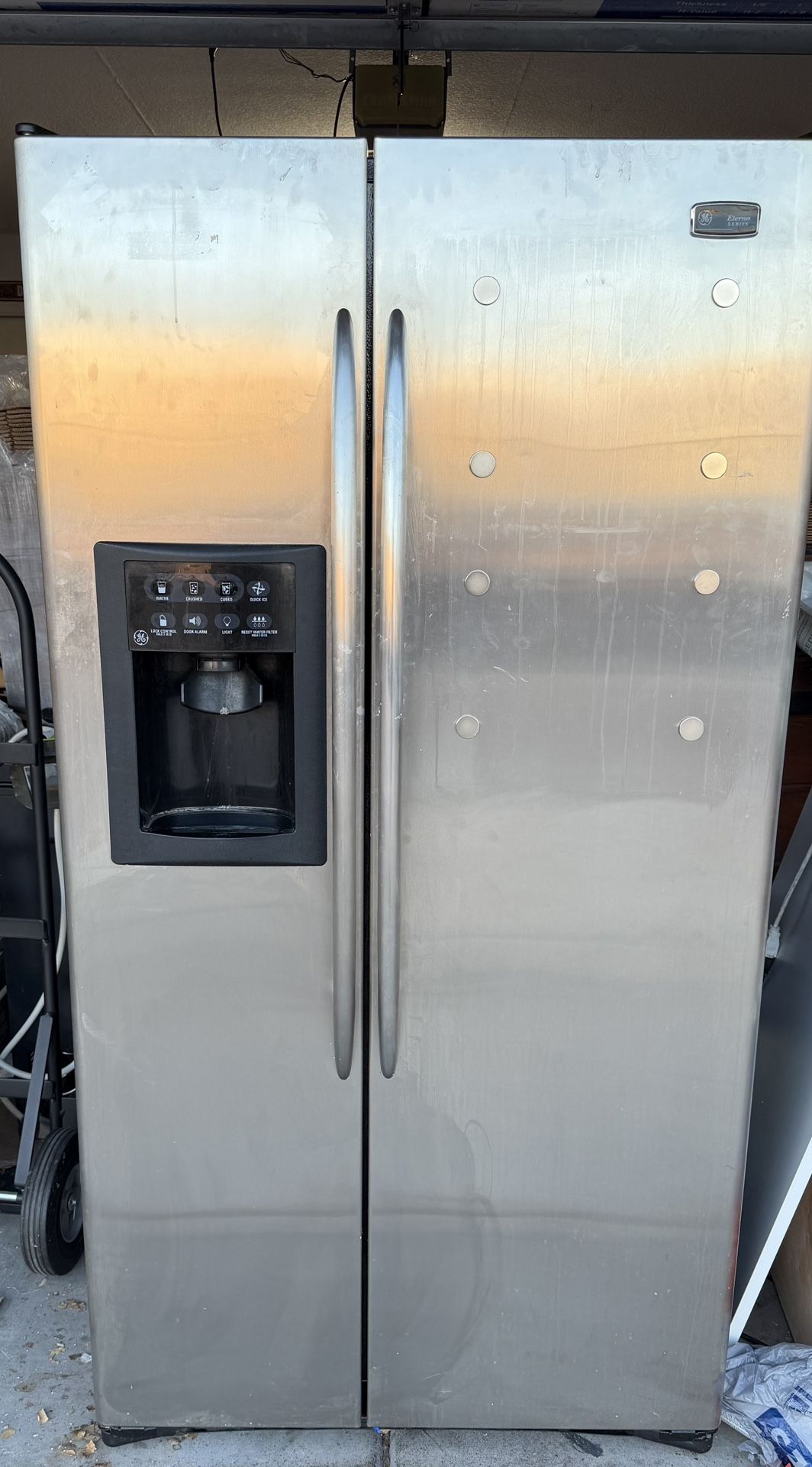 GE Side By Side Fridge With Water $ Ice