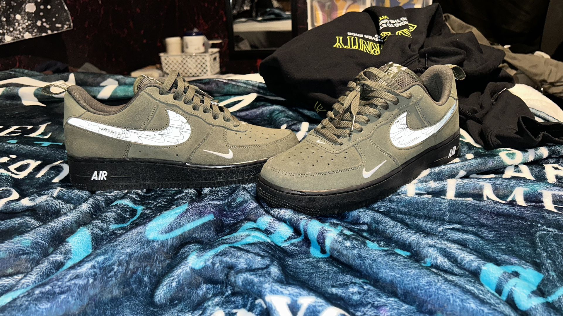 air force 1 '07 LV8' reflective swoosh- cargo khaki size 9 for Sale in  Vincennes, IN - OfferUp