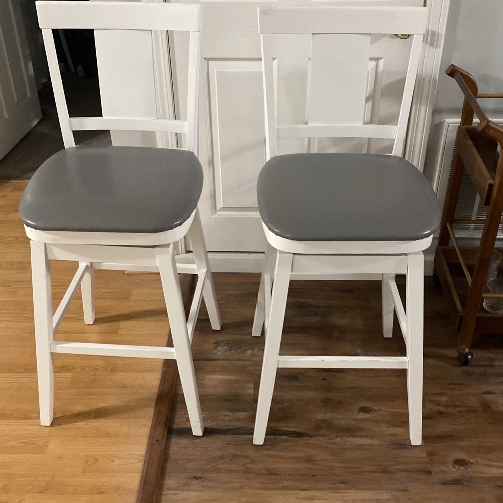 2 High Stool Chair 