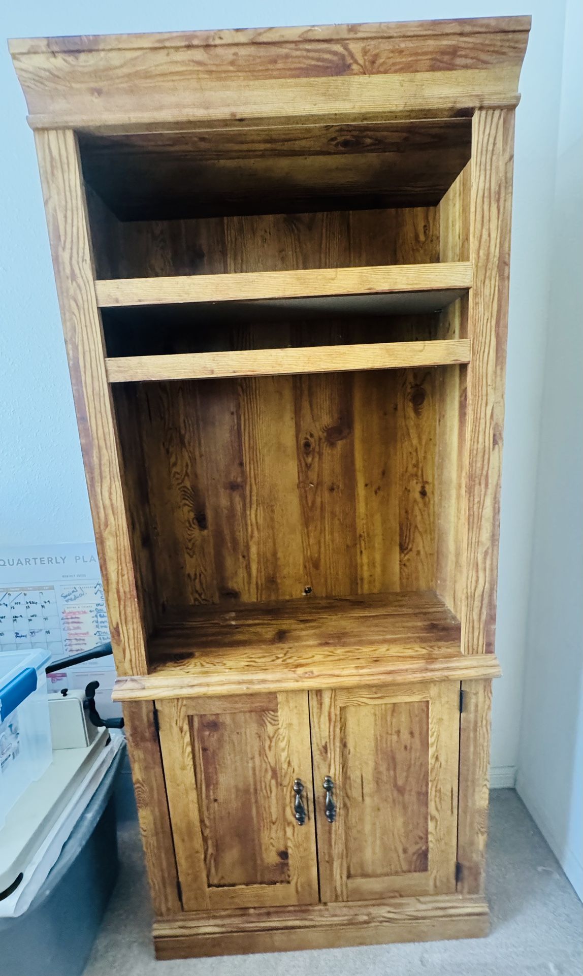 Cabinet/hutch