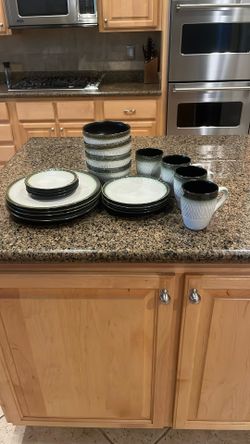 Gourmet Basics By Mikasa 4 Place Setting Dishes With 4 Mugs, 4 Saucers, 4 Bowls, 4 Dinner Plates, and 4 Salad Plates
