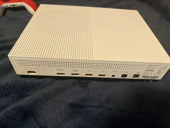Xbox One S 500GB + 2 Controllers