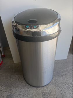 Battery operated trash can