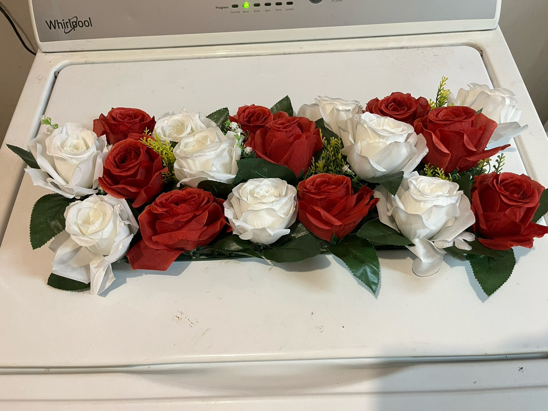 Set Of 2 White And Red Roses