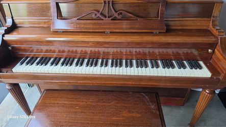 Spinet Piano