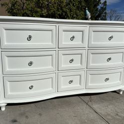 White 9 Drawer Dresser Chest of Drawers Furniture Great Condition 