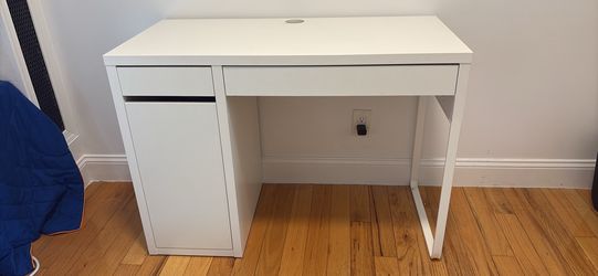 IKEA White Micke Desk