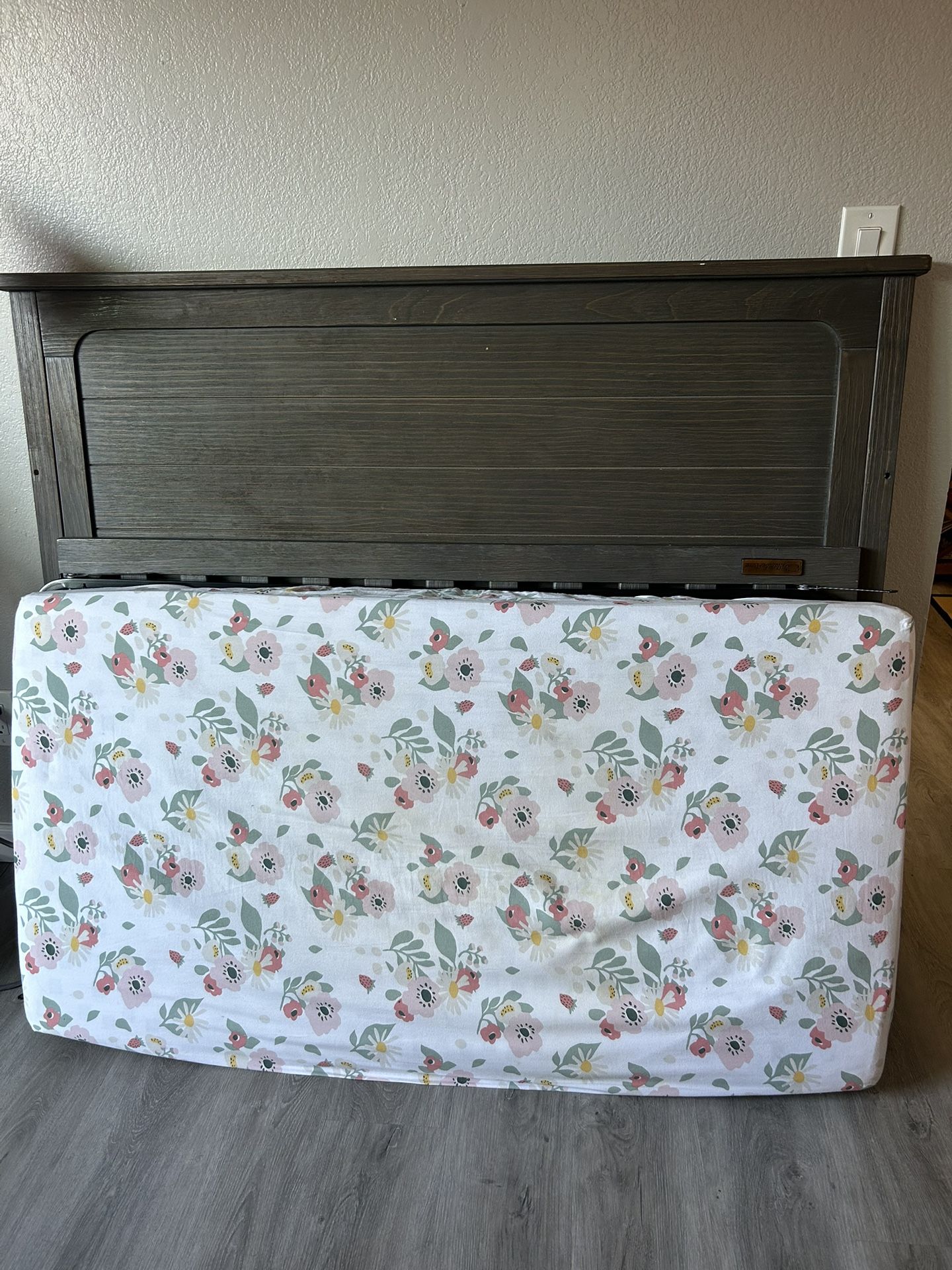 4 In 1 Convertible Crib