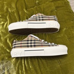 Burberry Shoe 