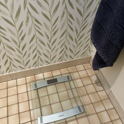 Scale, Excellent Used Condition. Glass.