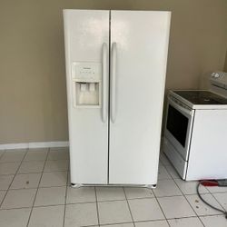 Fridgidaire Refrigerator 