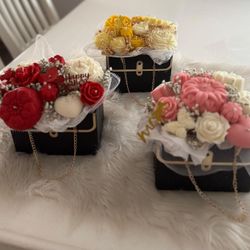 Flower scented candle bouquets. Next day turn around. Perfect unique gift for your loved ones or friends. 
