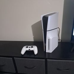 Will only be sold for 400 for a limited time!!!! PS5 disc edition WITH 2 CONTROLLERS and CALL OF DUTY 6