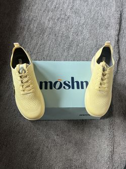 Women's Moshn Tennis Shoes