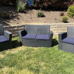 Outdoor patio couch set With cushions