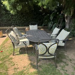 Outdoor Dining Table and Chairs 