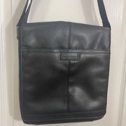 Perry Ellis Leather Messenger Business Briefcase Bag