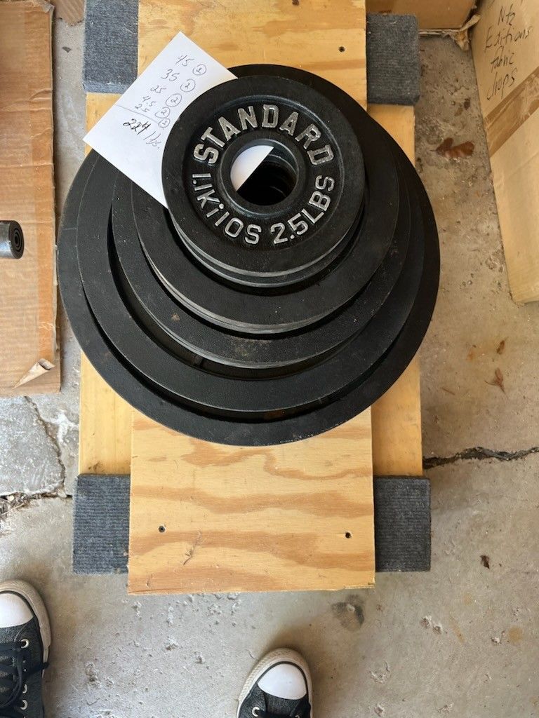 224 Lbs Of Weights With Bar