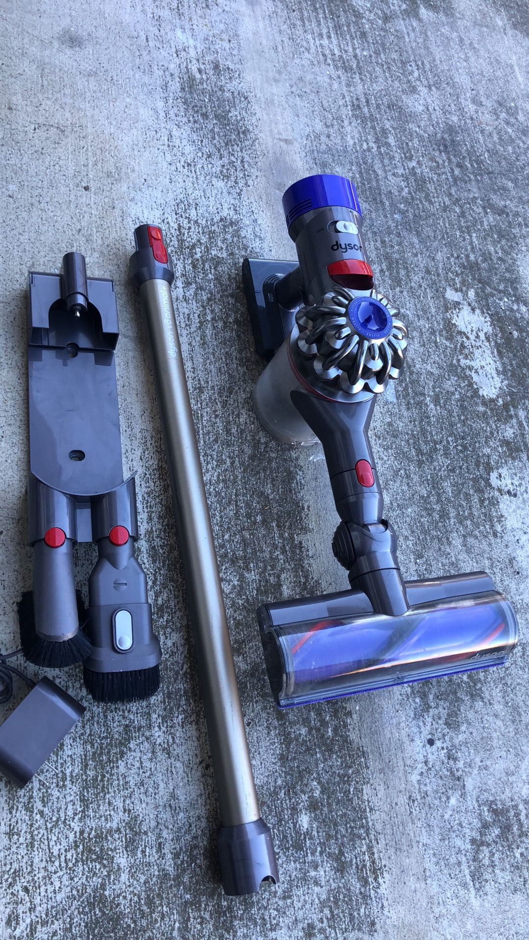 Dyson Vacuum Cleaner V8 Brand New Battery Everything Works Perfect Excellent Condition