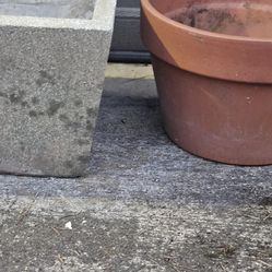 TWO. 10. IN. GARDEN. POTS