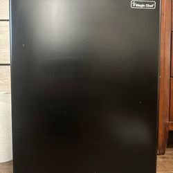Magic Chef Mini Fridge – Clean, Cold, Ready to Use