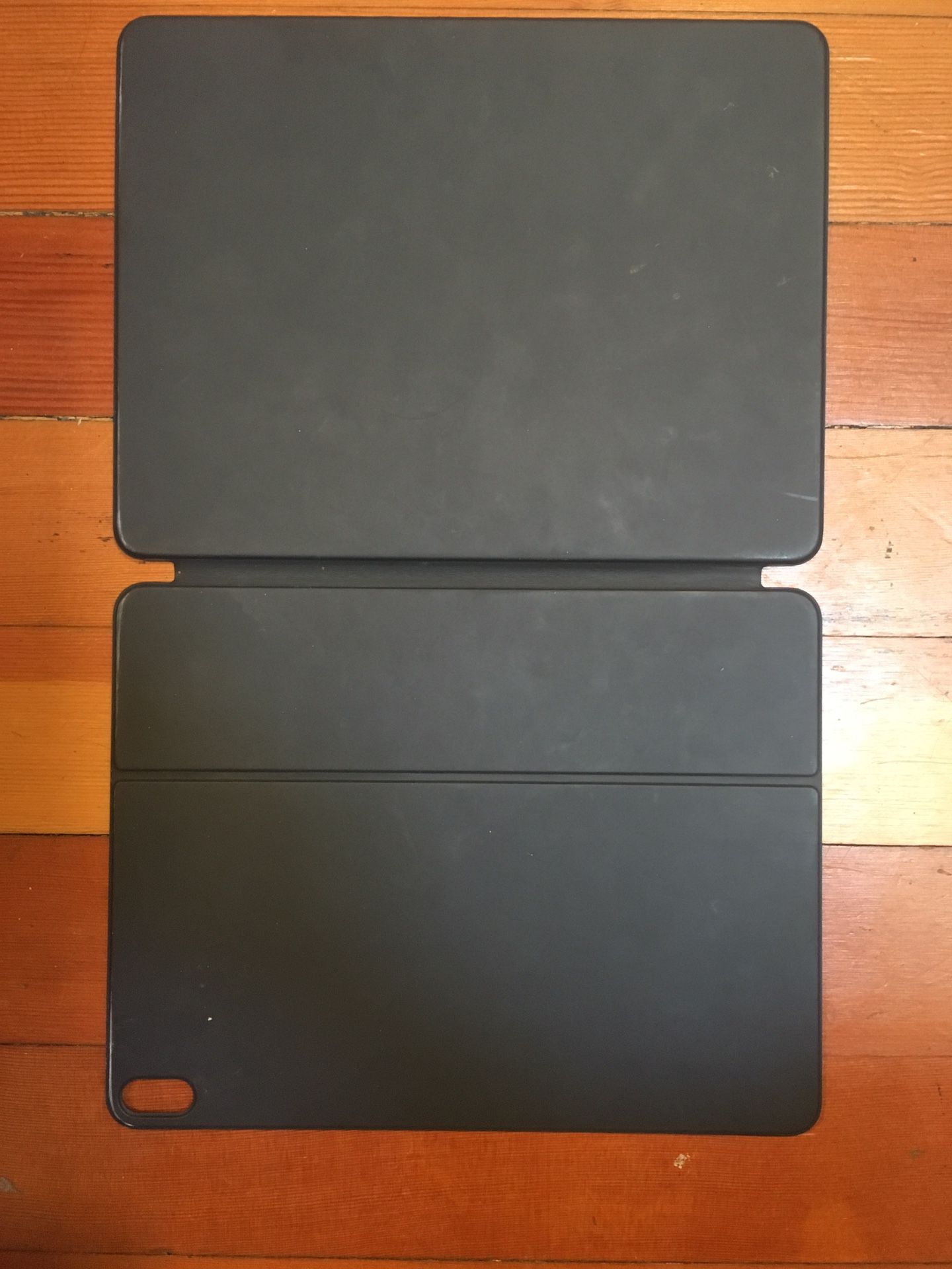 iPad Pro 2018 12.9 inch keyboard case, basically new