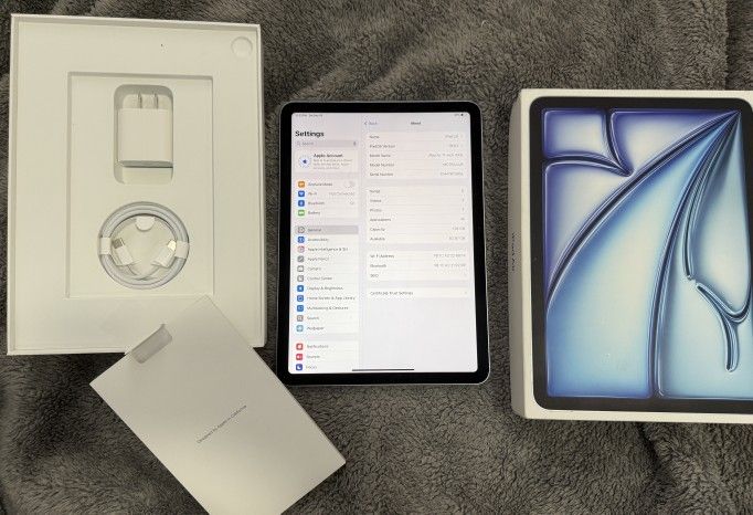 iPad Air 11inch M3 128GB ~ 100% Battery Health!
