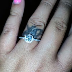 Women's Moissanite Ring