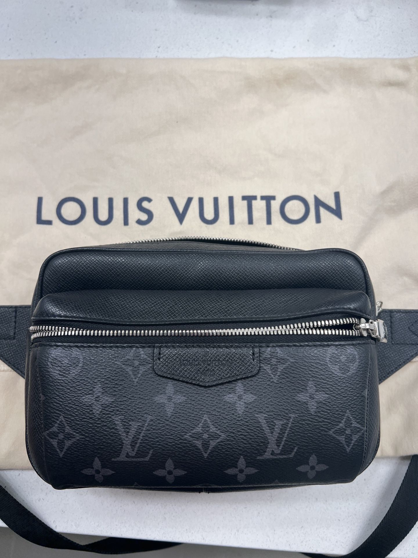 Louis Vuitton Outdoor Messenger