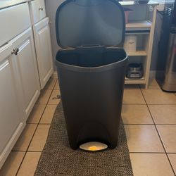 Umbra Trash Can 