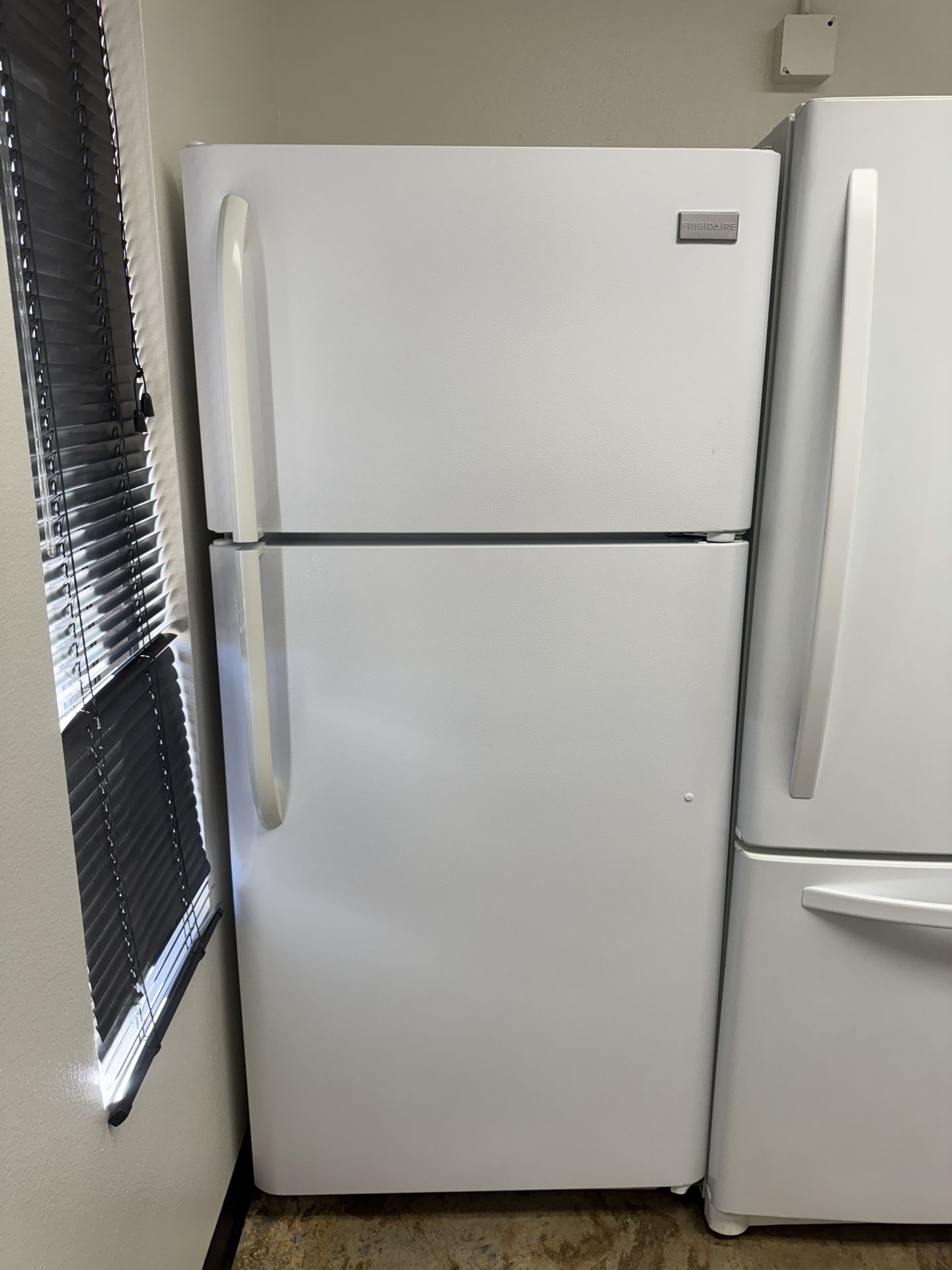 Frigidaire Apartment Size Refrigerator 