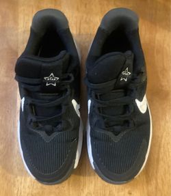 Kids Nike size 11c black