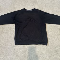 Black Crew Neck Sweater ⭐️