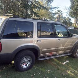 2000 Ford Explorer