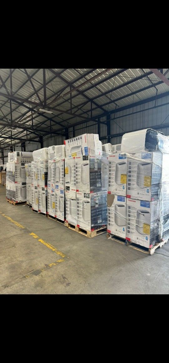 NEW AC PORTABLE TOSHIBA 6000 BTU COMES WITH ALL ACCESSORIES IDEAL FOR REGULAR ROOM 250 SQ FT GET READY SUMMER IS COMING IF SOMEBODY INTERESTED PLEASE