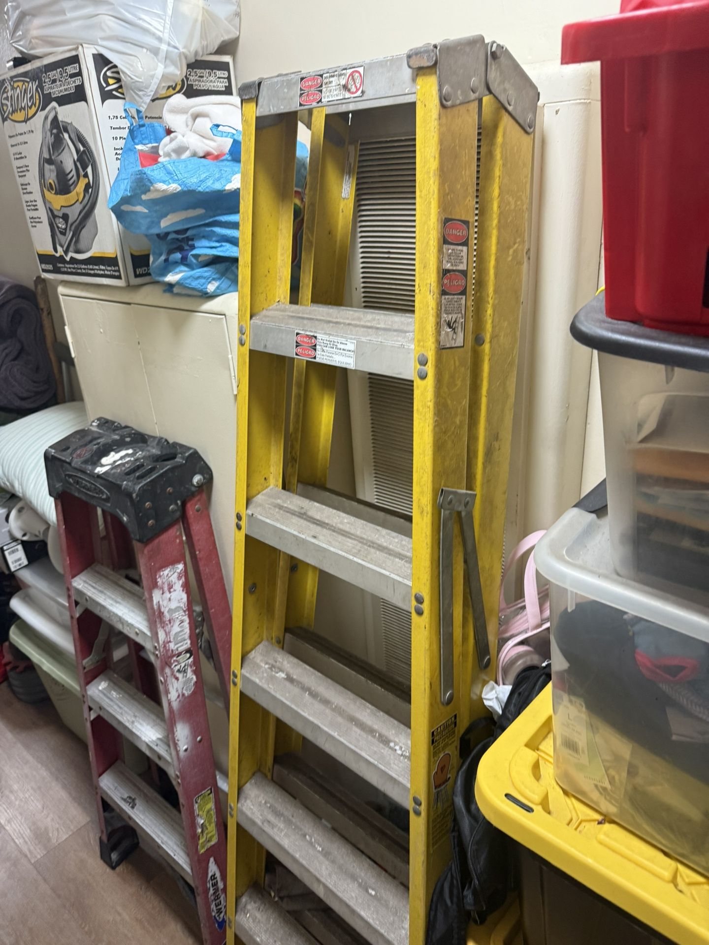 Fiber Glass 6 Foot Ladder