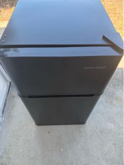 Black and decker mini fridge