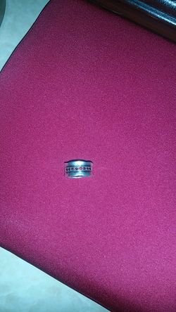 Siver ring with 8 garnet stones size 5