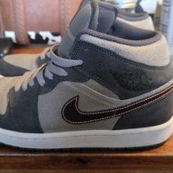 Nike Men's Air Jordan 1 Mid SE Night Stadium - Black Grey Orange Size 9.5