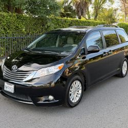 2013 Toyota Sienna XLE 8 Passenger 
