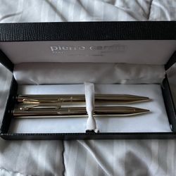 Brand New real Gold Pens, Works amazing. Selling 2
