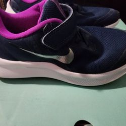 Girls Nike Size  13.5