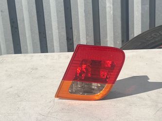 2002 BMW 330I RIGHT TAIL LAMP