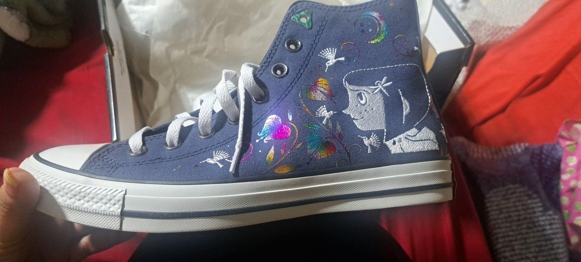 Coraline Converse Size 10W. 8M.